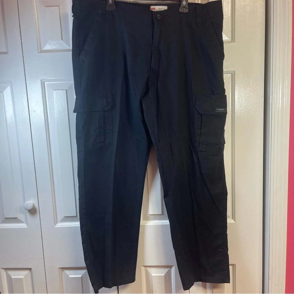 42x30 Mens Wrangler Flex for Comfort Pant Relaxed Fit Black Cargo NWT M15